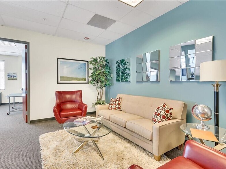 More Photos Of 8001 S InterPort Blvd, Englewood Office For Lease