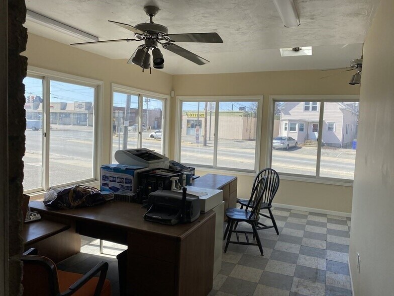 More Photos Of 1074 Washington St, Attleboro Storefront Retail Residential For Sale