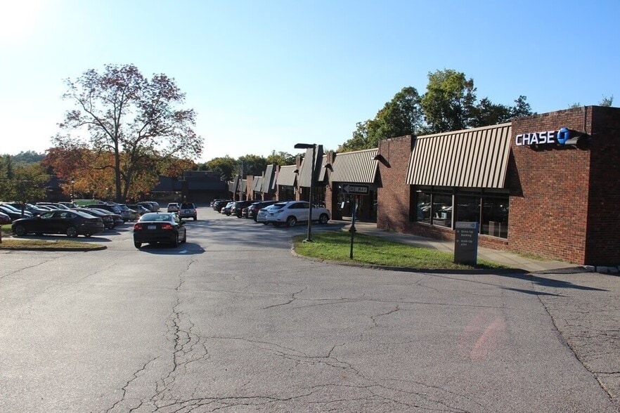 More Photos Of Route 35 & Route 121 @ Rte 35 & Rte 121 (North Salem Rd), Cross River Unknown For Lease