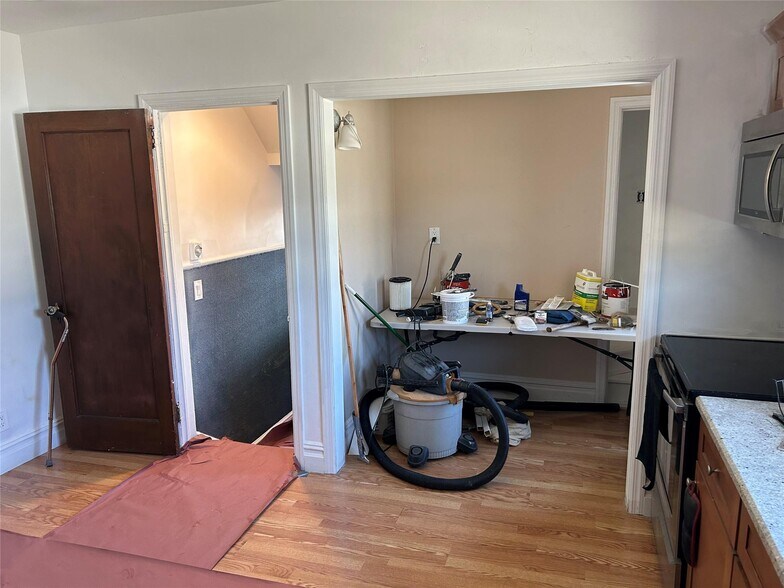 More Photos Of 153 Main St, Kings Park Office For Sale