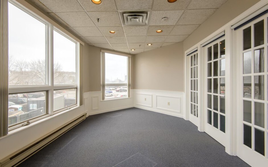 More Photos Of 152 Lynnway, Lynn Office For Sale