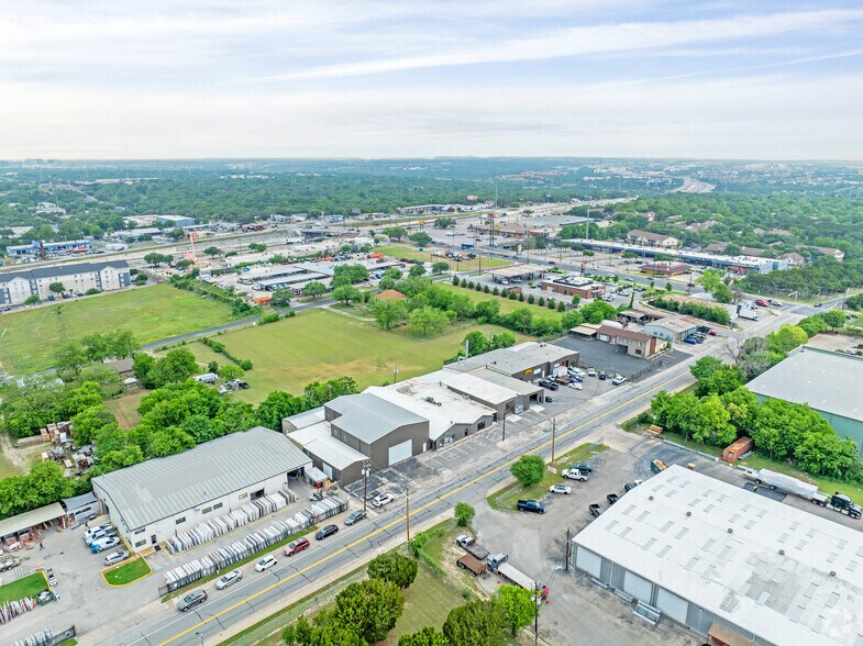 More Photos Of 11110 Bluff Bend Dr, Austin Warehouse For Lease