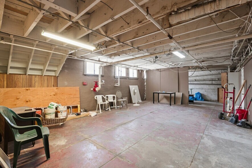 More Photos Of 709 S Centre St, San Pedro Storefront Retail Residential For Sale