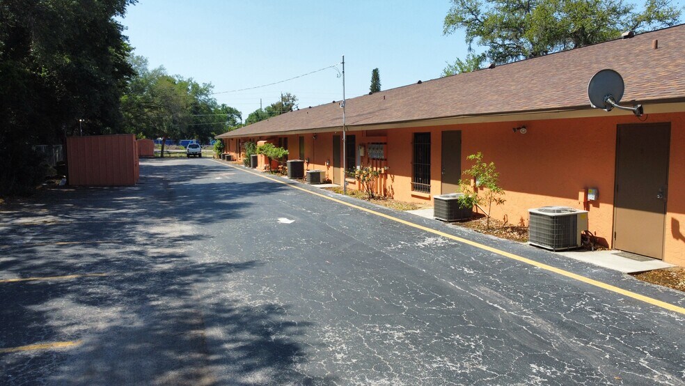 More Photos Of 239 US Hwy 301 E, Bradenton Office For Sale