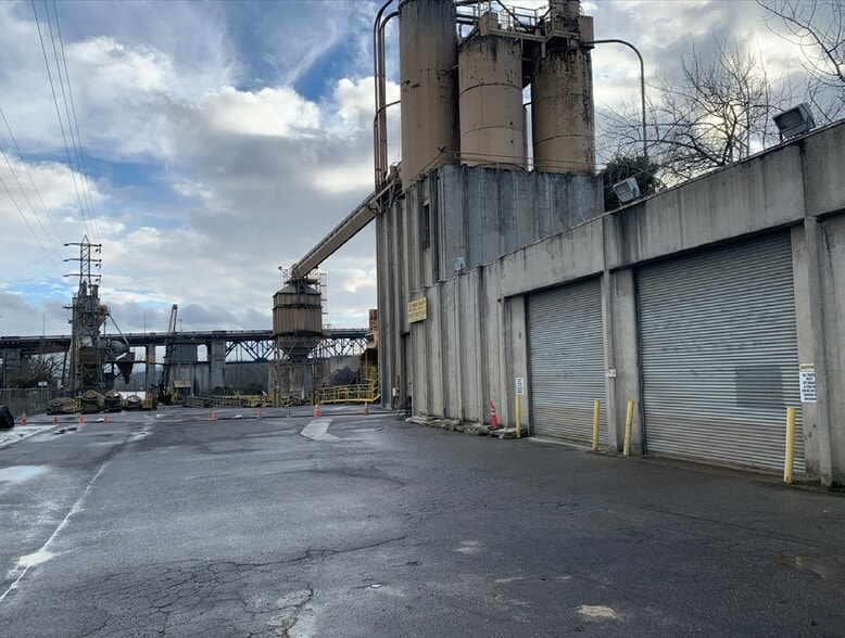 More Photos Of 2611 SE 4th Ave, Portland Manufacturing For Sale