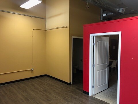 More Photos Of 3704 51 Av, Lloydminster Office For Lease