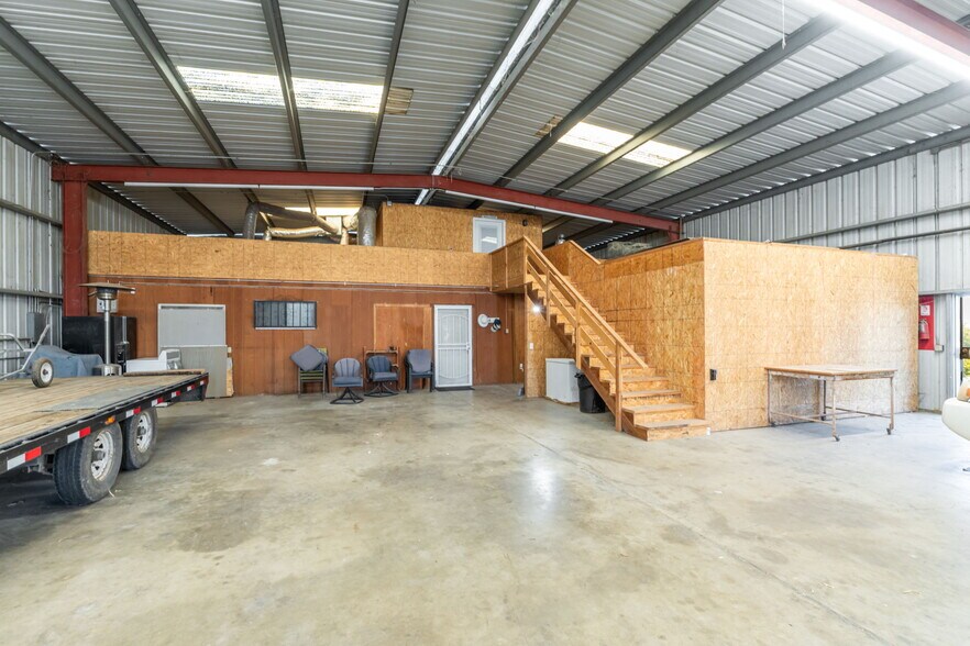 More Photos Of 23259 Avenue 64 Ave, Ducor Warehouse For Sale