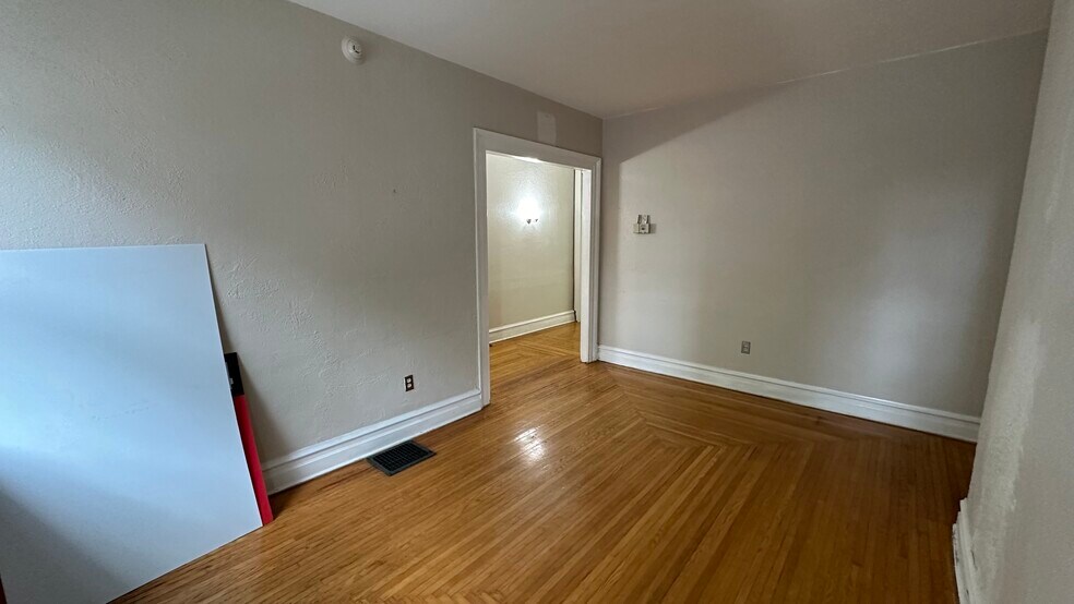 More Photos Of 28 N 3rd St, Easton Office Residential For Lease