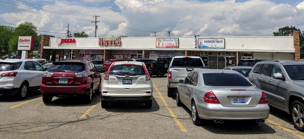 More Photos Of 5640-5734 N Telegraph Rd, Dearborn Heights Unknown For Lease