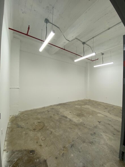 More Photos Of 901 E 31st St, Los Angeles Manufacturing For Lease