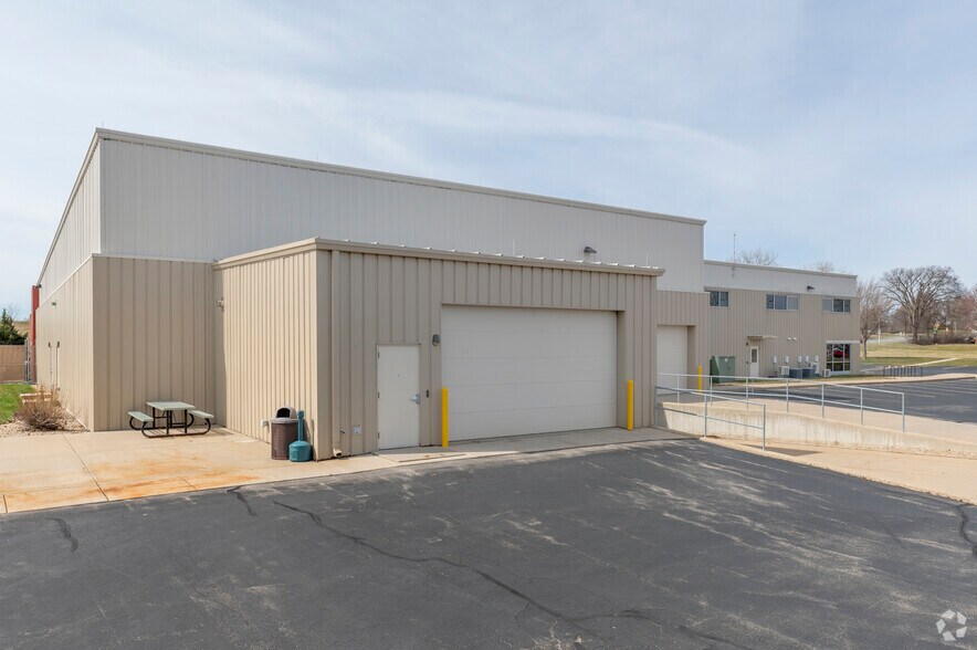 More Photos Of 2401 Grimm St, Madison Industrial For Sale