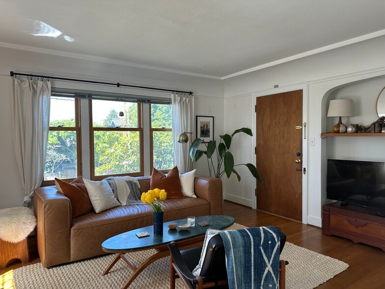 More Photos Of 4212 Phinney Ave, Seattle Apartments For Sale