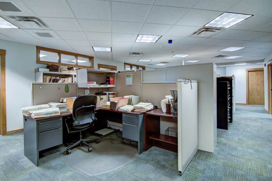 More Photos Of 3624 Oakwood Hills Pky, Eau Claire Office For Sale