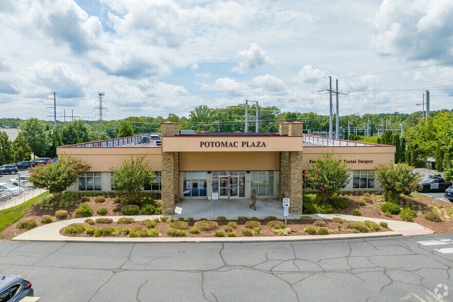 More Photos Of 14010 Smoketown Rd, Woodbridge Office For Sale