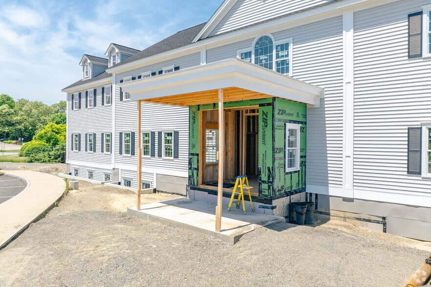 More Photos Of 118 Portsmouth Ave, Stratham Unknown For Lease