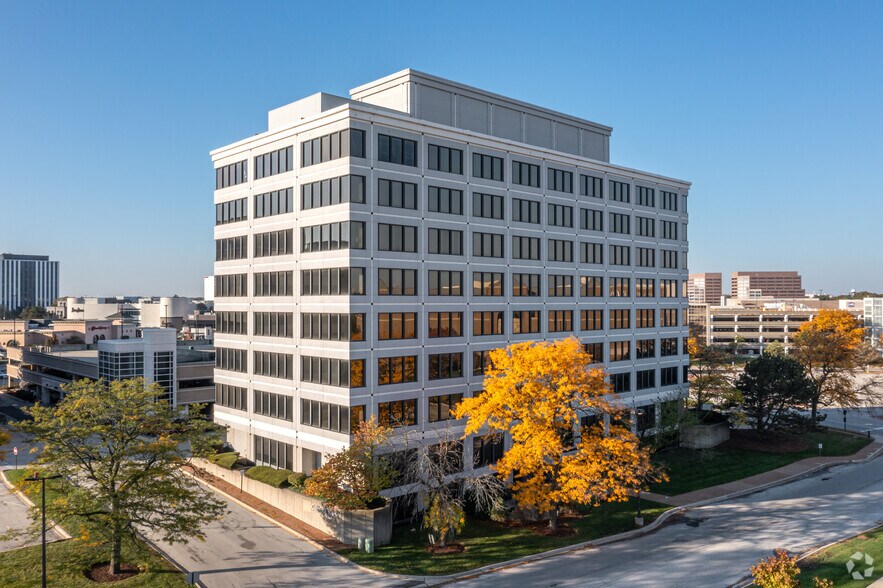 More Photos Of 2-564 Oakbrook Ctr, Oak Brook Unknown For Lease