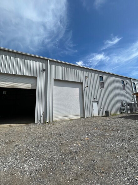 More Photos Of 287 Luken Rd, Goose Creek Warehouse For Lease