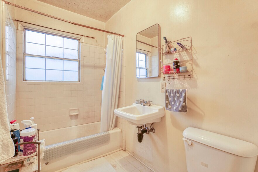 More Photos Of 2714 New Jersey St, Los Angeles Multifamily For Sale