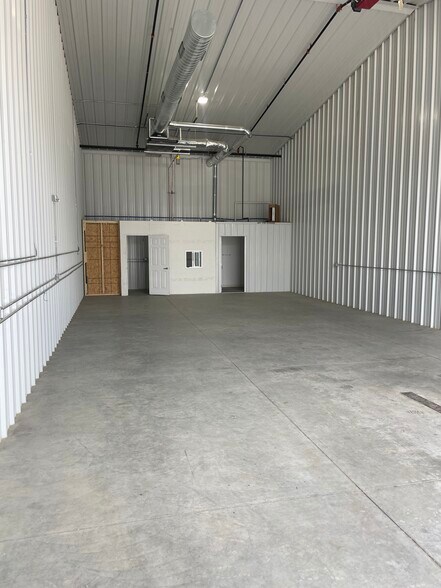 More Photos Of 3301 111th St, Urbandale Service For Sale