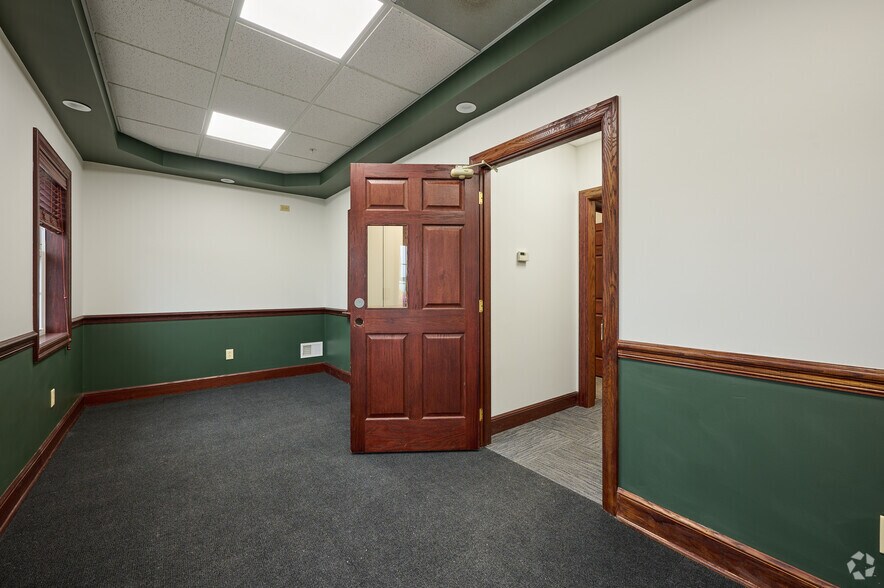 More Photos Of 95 Canal Landing Blvd, Rochester Medical For Lease