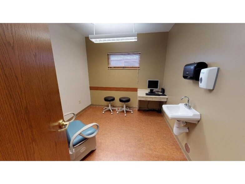 More Photos Of 7900 Chapin Dr NE, New London Medical For Sale
