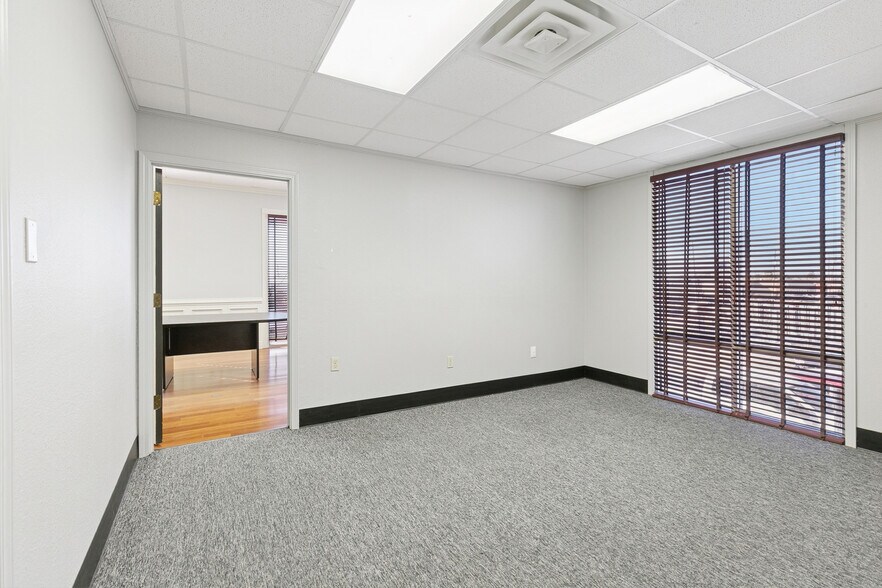 More Photos Of 1841 Enterprise Dr, Harvey Service For Lease