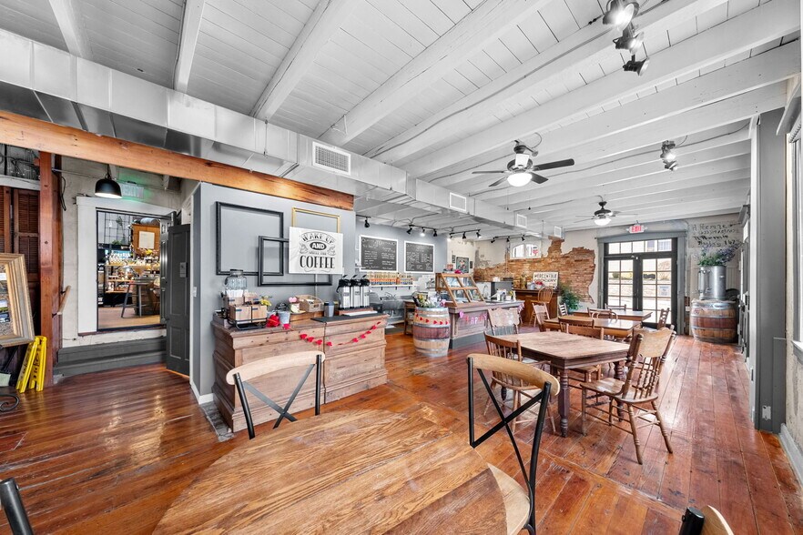 More Photos Of 5595 Walnut St, Augusta Storefront For Sale