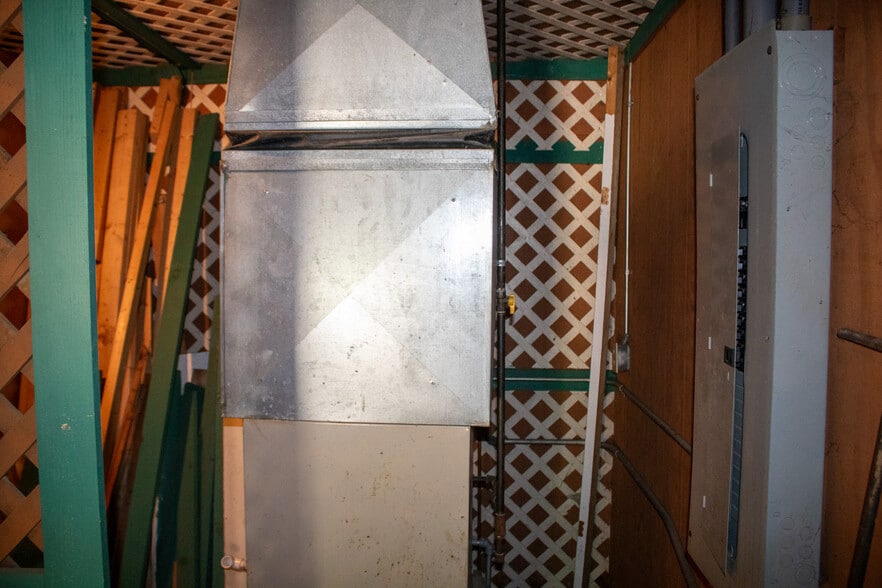 More Photos Of 600 Zanesville St, Beverly General Retail For Sale