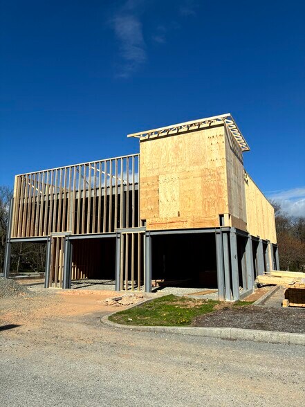 More Photos Of 275 Limestone Rd, Oxford Unknown For Lease