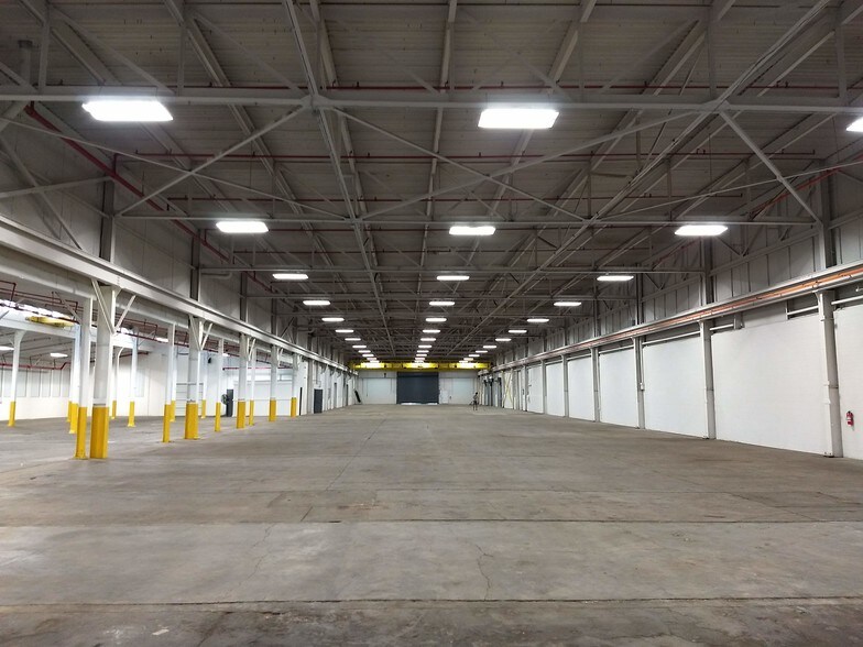 More Photos Of 200 N 8th Ave E, Newton Warehouse For Sale