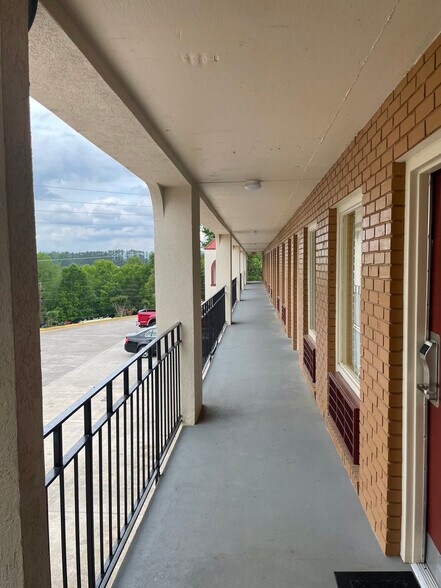 More Photos Of 20 Mountain Dr, Dahlonega Hotel For Sale