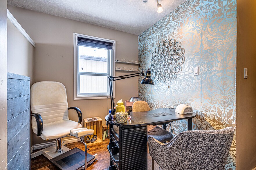 More Photos Of 23 Railway Av, Marwayne Storefront For Sale