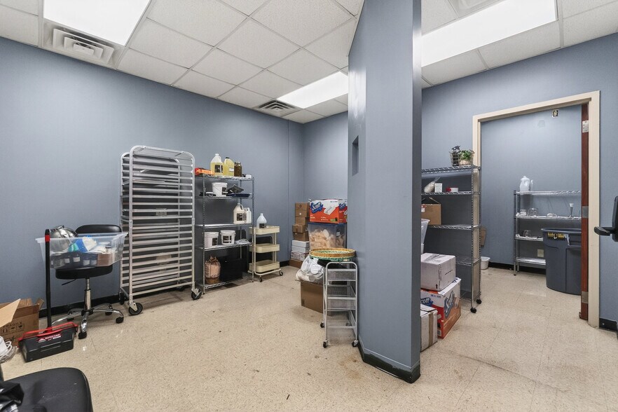 More Photos Of 3210 Prosperity Church Rd, Charlotte Office For Sale