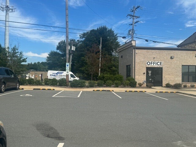 More Photos Of 14936 Brown Mill Rd, Huntersville Self Storage For Lease
