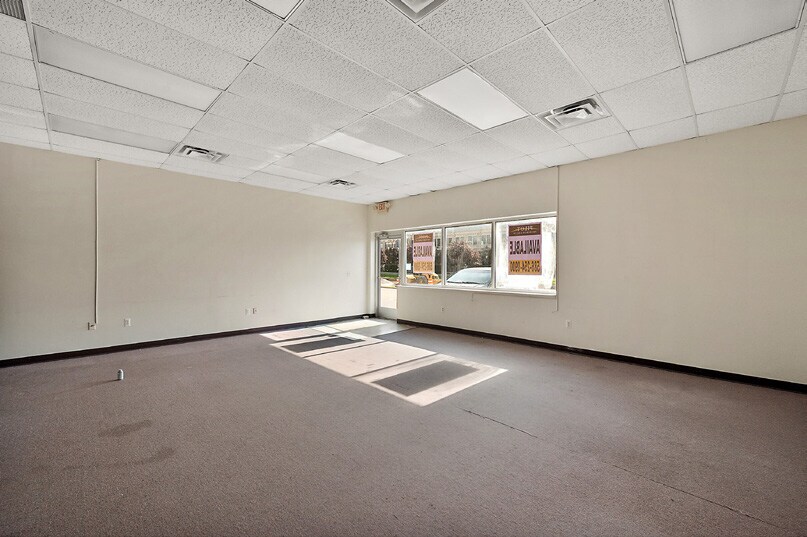 More Photos Of 509-533 10th St, Port Huron Storefront For Lease