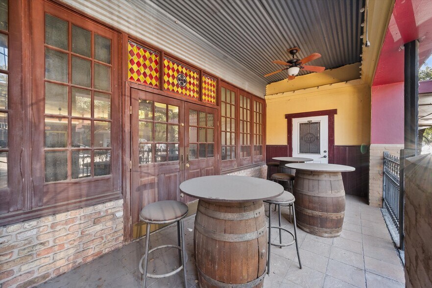 More Photos Of 107 S Beaton St, Corsicana Storefront For Sale