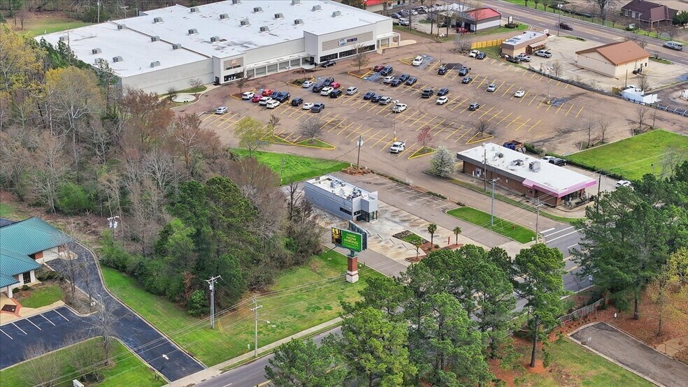 More Photos Of 1900 E County Line Rd, Ridgeland Fast Food For Sale
