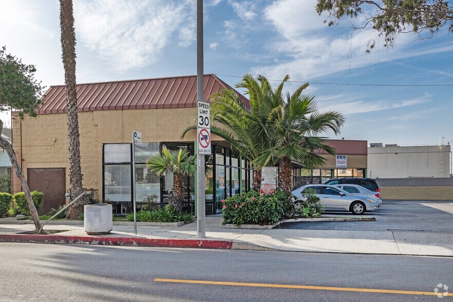 More Photos Of 300 W Manchester Blvd, Inglewood Storefront For Sale