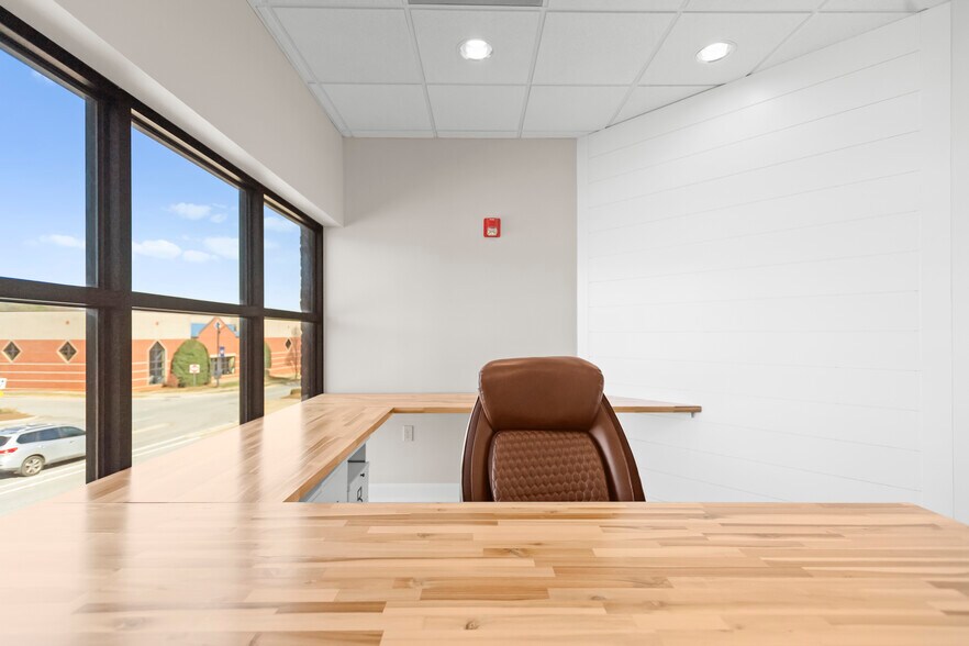 More Photos Of 19810 W Catawba Ave, Cornelius Office For Lease