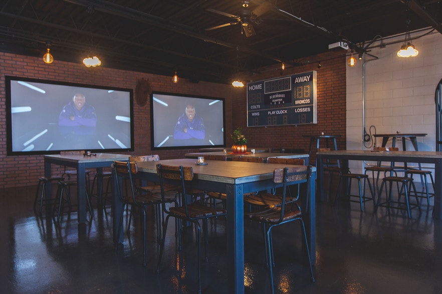 More Photos Of 823 Chadwick St, Indianapolis Storefront Retail Office For Lease