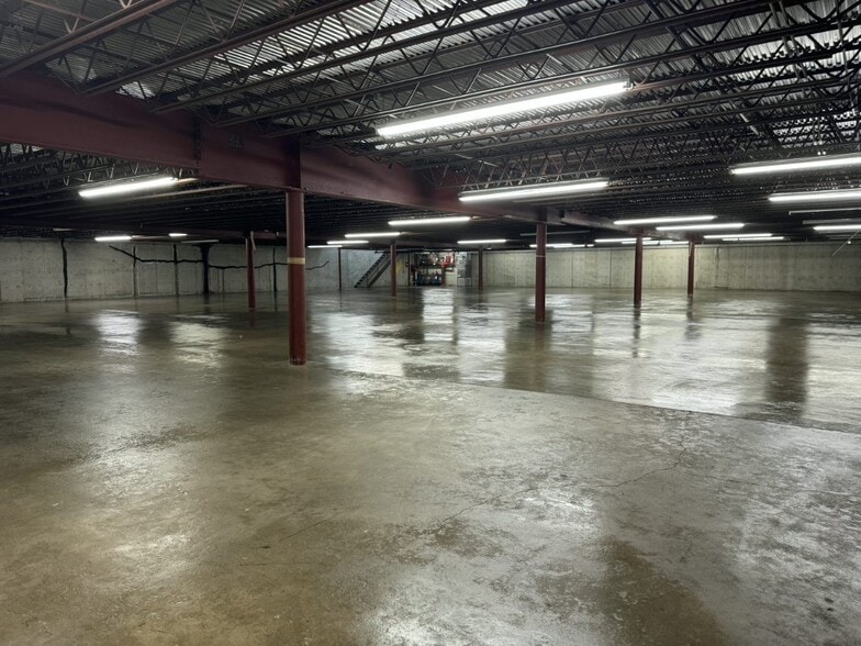 More Photos Of 10915 W Kellogg St, Wichita Freestanding For Lease