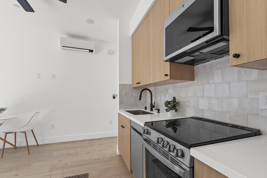 More Photos Of 1012 Uptown Aly, Sacramento Multifamily For Sale