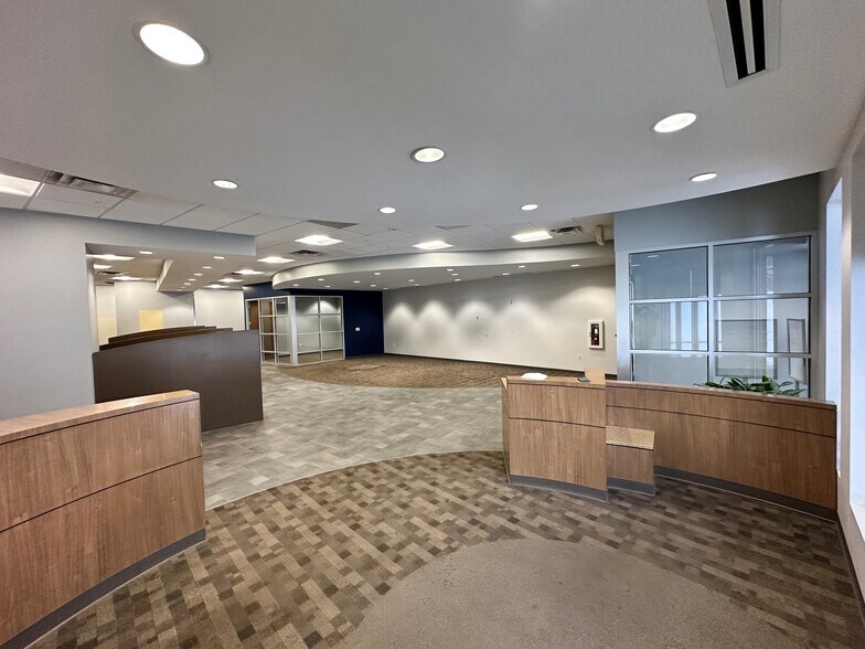 More Photos Of 5400-5536 NE Antioch Rd, Kansas City Unknown For Lease