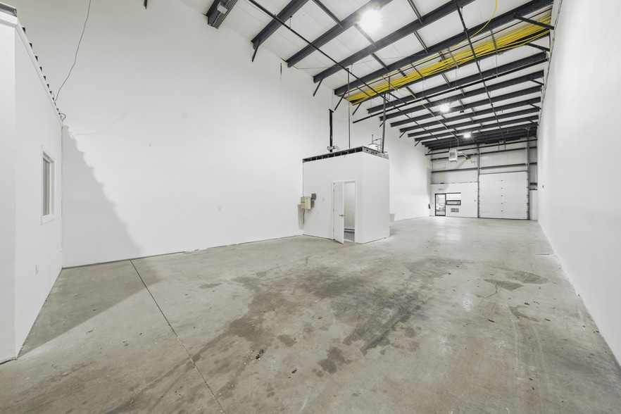 More Photos Of 331 Fairfield Rd, Freehold Service For Lease