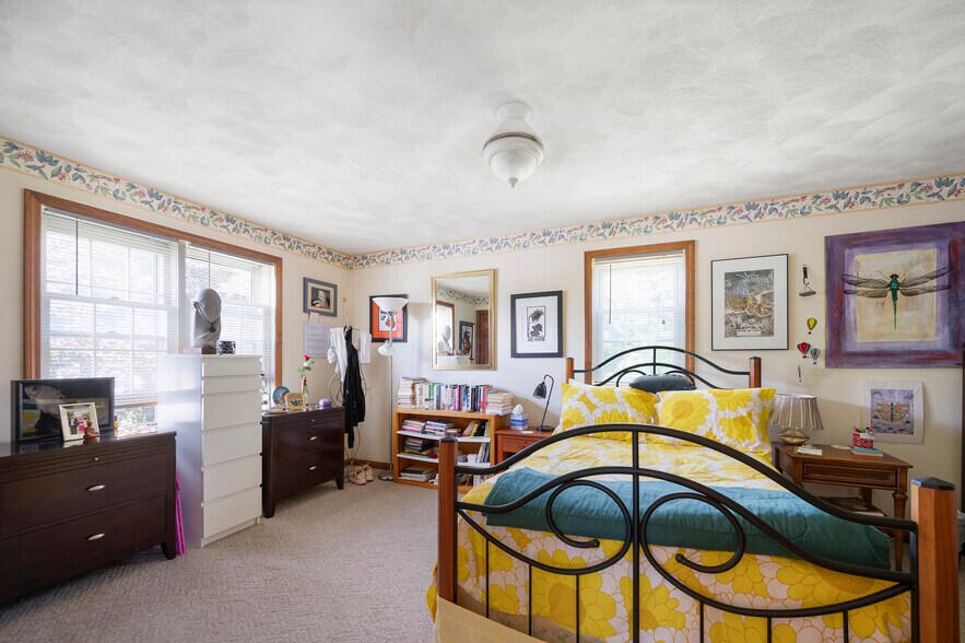 More Photos Of 46 Statue Way, Portsmouth Multifamily For Sale