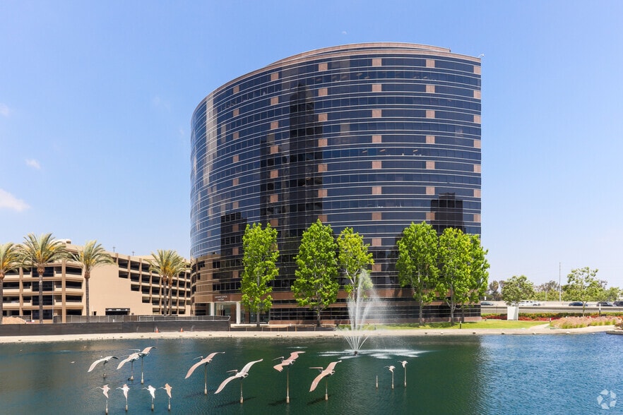 More Photos Of 4 Hutton Centre Dr, Santa Ana Serviced Offices For Lease