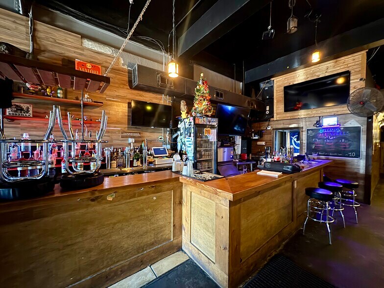 More Photos Of 2053-2063 Central Ave, Saint Petersburg Storefront For Lease