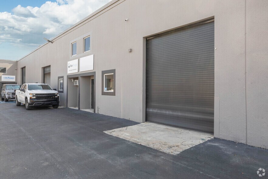 More Photos Of 14000-14048 SW 140th St, Miami Warehouse For Lease