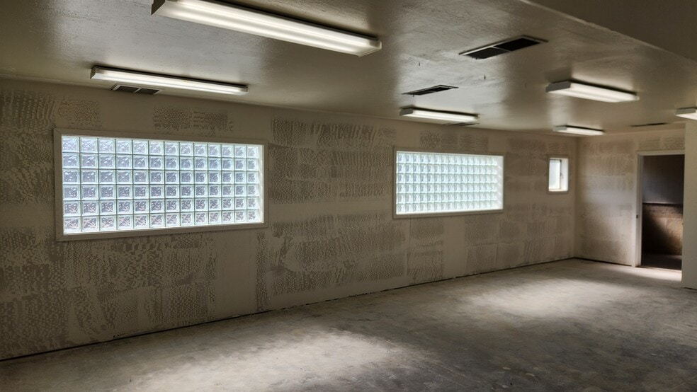 More Photos Of 206 Meyers St, Chico Showroom For Lease