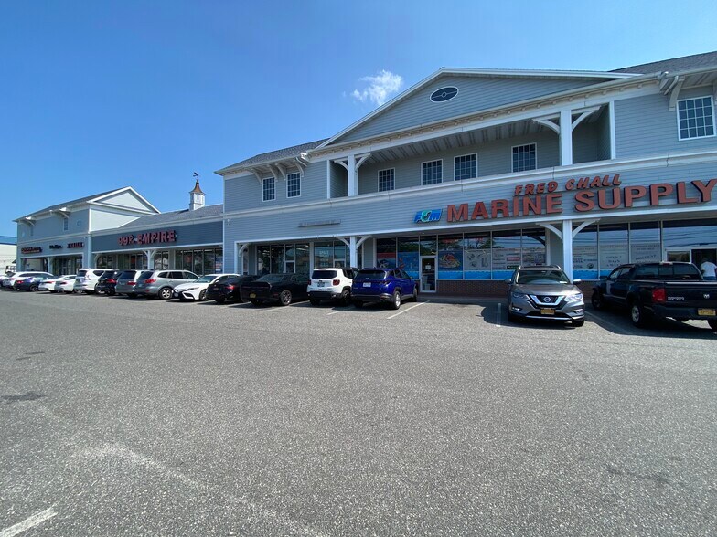 More Photos Of 391-403 S Main St, Freeport General Retail For Lease
